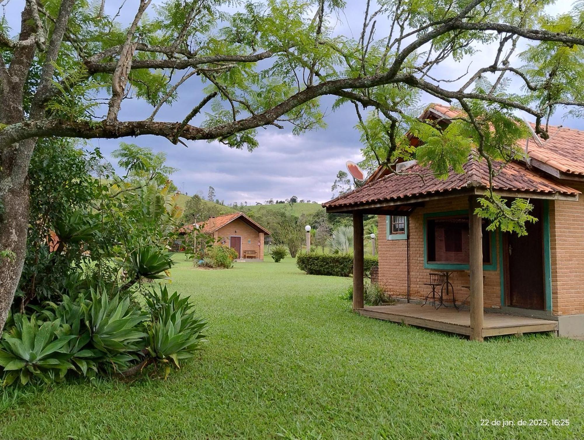 Pousada Dos Girassois Cunha Bagian luar foto